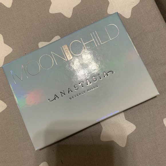 Anastasia moon child glow kit